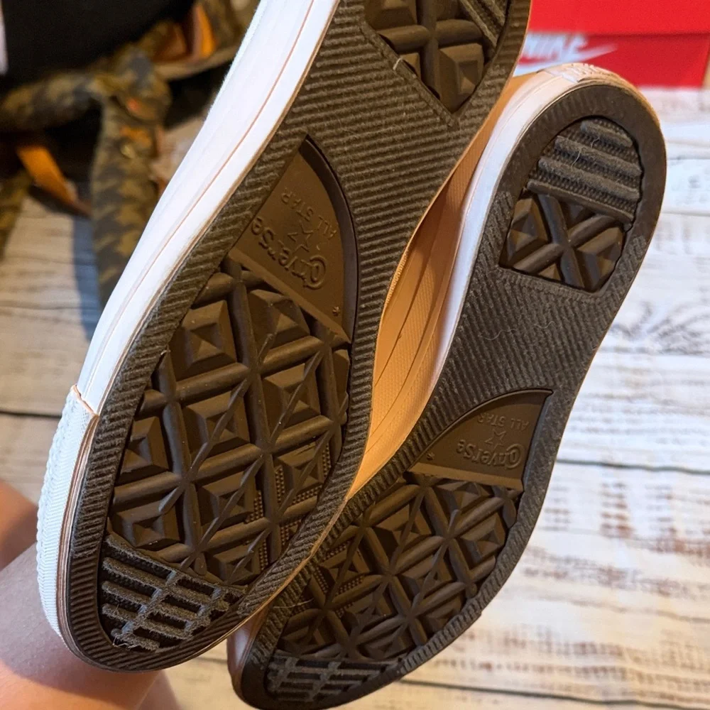 Converse - Picture 3 of 3